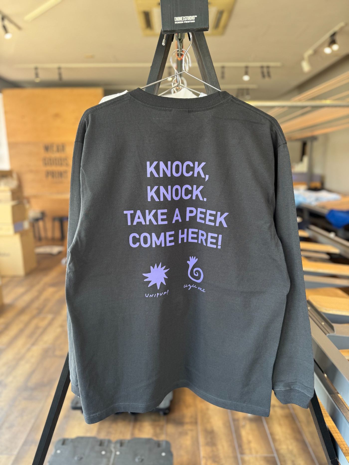 KNOCK KNOCK 黒ボディ背面プリント
