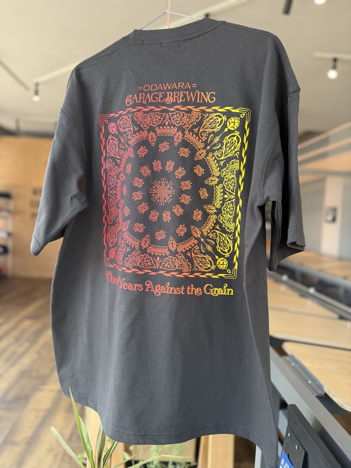 ODAWARA GARAGE BREWING 黒ボディのグラデーションプリント