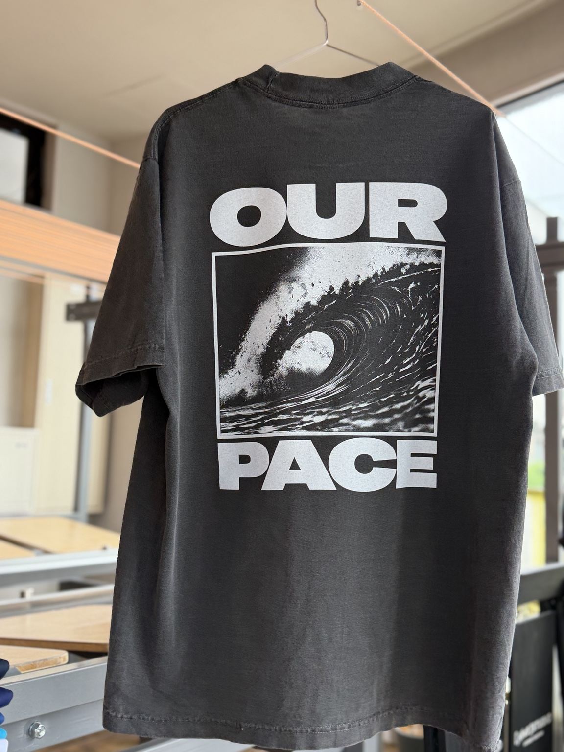 OUR PACE 黒ボディ背面プリント